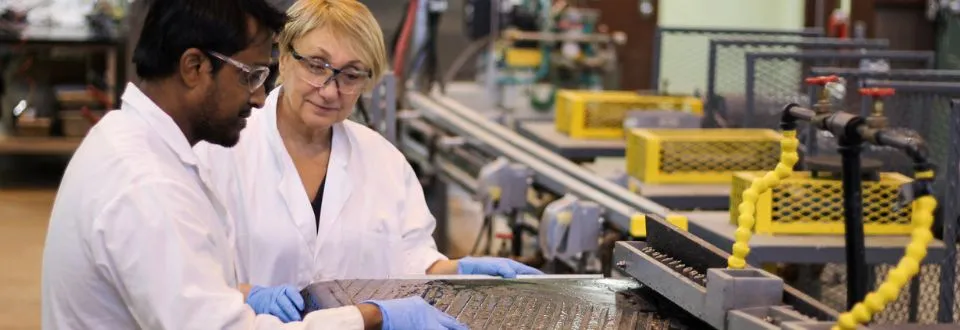 Maria Holuszko with graduate student in the Coal Mineral Processing Laboratory.